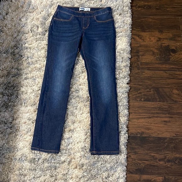 Skinny Jeggins. Ordered them from childrens place, For my niece but didn’t fit. - Picture 4 of 4